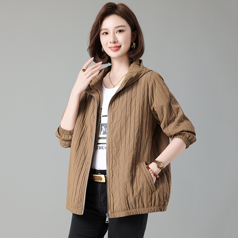 女士短外套宽松2025春秋新款中老年妈妈洋气减龄夹克休闲条纹上衣