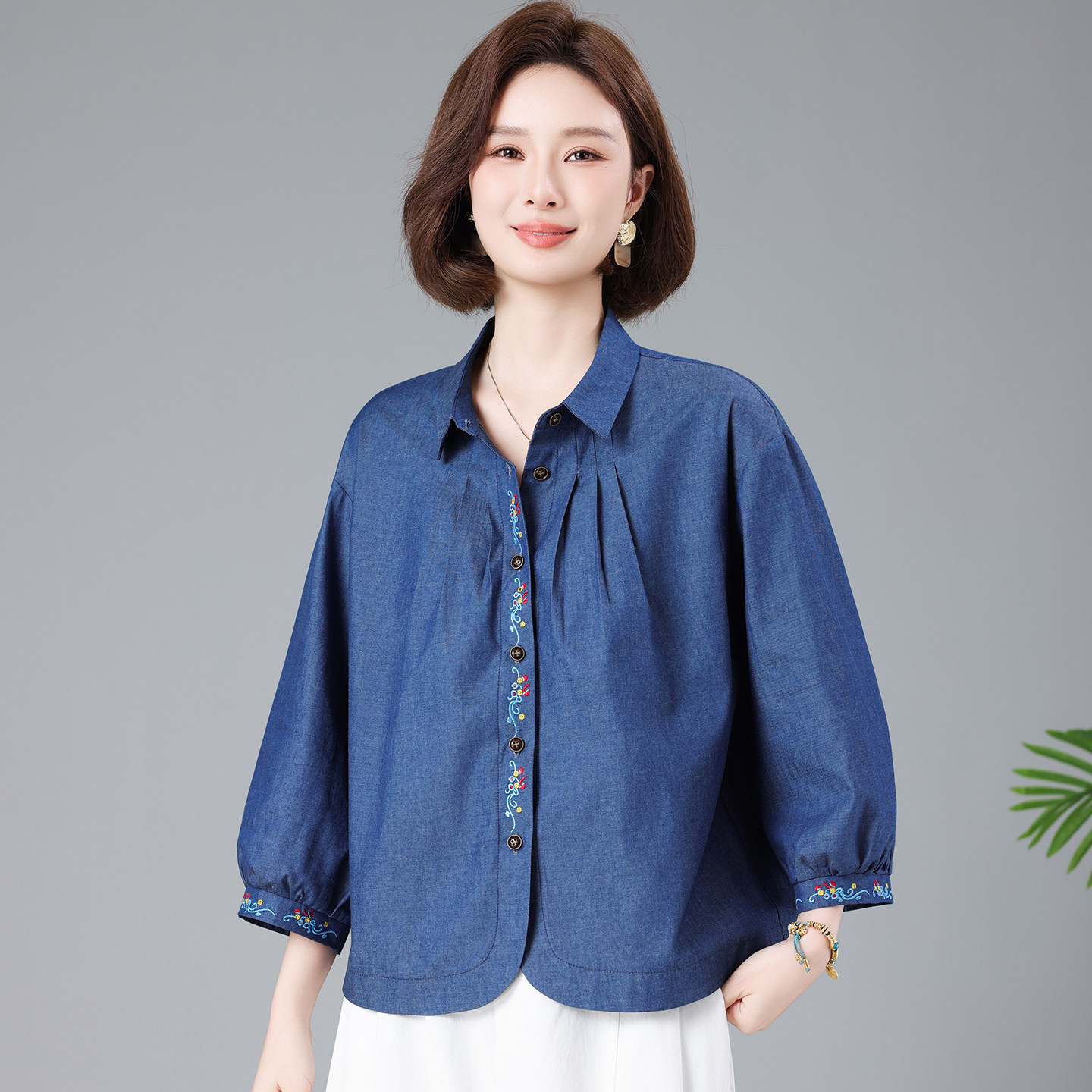 牛仔衬衫女宽松纯棉2026春夏新款中年小个子妈妈大码休闲刺绣上衣