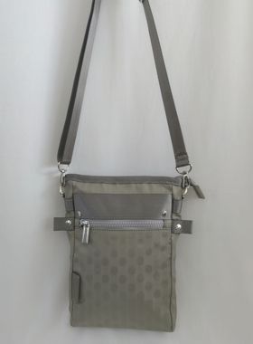 日本外贸YSACCS斜挎牛津料轻便女包小包手机包水杯雨伞小包