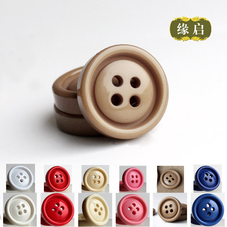 红色扣子大衣风衣扣子