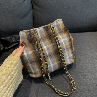 春夏波西米亚针织毛呢小包包女2025新款时尚链条斜挎包拉绳水桶包