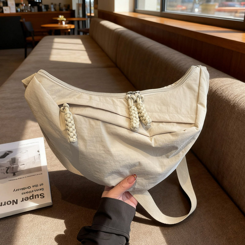 简约休闲轻便饺子包单肩包