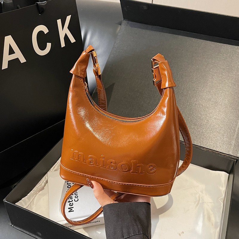 今年流行爆款包包女秋冬百搭复古斜挎包时尚手提水桶包上班小拎包,箱包皮具/热销女包/男包,水桶包,淘宝优惠券,粉丝福利购,淘宝优惠卷