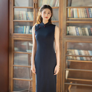 藏青色无袖旗袍2025年春季新款日常穿简约改良新中式年轻款修身