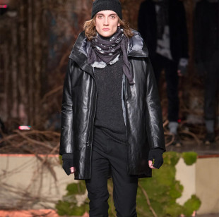 日本川西金属光小胎牛皮 皮羽绒大衣 3折预 连帽中长款