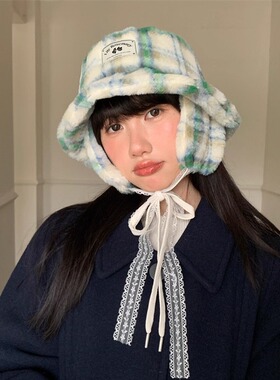 日系少女绿色格纹毛绒护耳渔夫帽