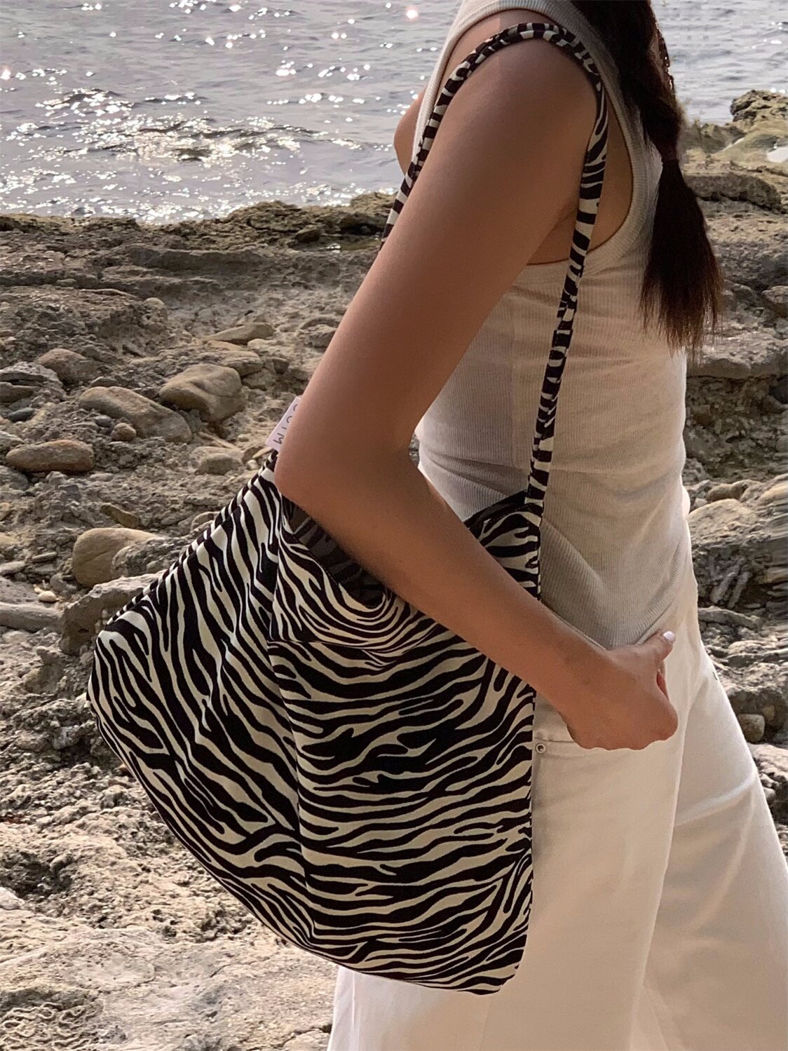 【时髦的主儿】韩国订单斑马纹帆布包ins博主同款单肩包出游布包,箱包皮具/热销女包/男包,时尚帆布包,淘宝优惠券,粉丝福利购,淘宝优惠卷