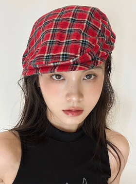 时髦红色格纹前进帽少女粉鸭嘴帽