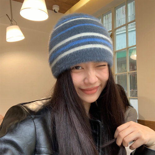 小韩松弛感仿貂毛撞色条纹针织帽