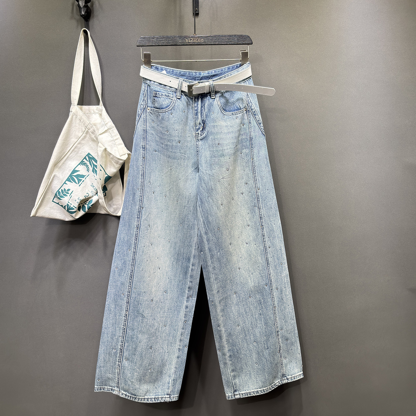 欧货重工烫钻满天星浅蓝色牛仔弯刀裤女2026春季新款宽松阔腿裤潮,女装/女士精品,牛仔裤,淘宝优惠券,粉丝福利购,淘宝优惠卷