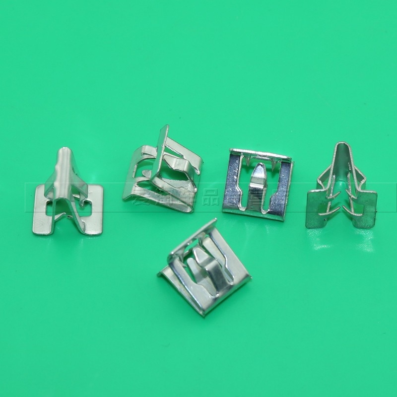 汽车通用型仪表台工作台铁卡扣倒刺卡子音响CD卡扣面板铁扣子配件