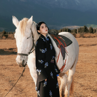 花朵大衣浪漫小清新女藏族藏裝 風傳花信 山野萬里 刺繡藏服藏袍
