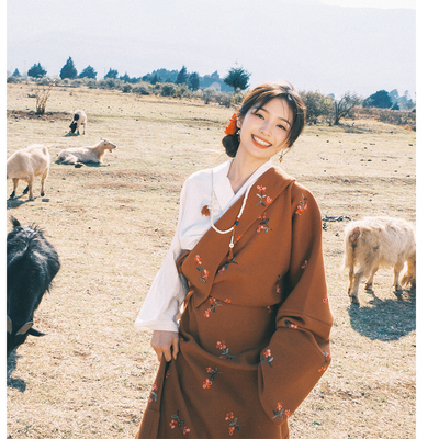 温暖橙调显白元气花朵刺绣藏袍