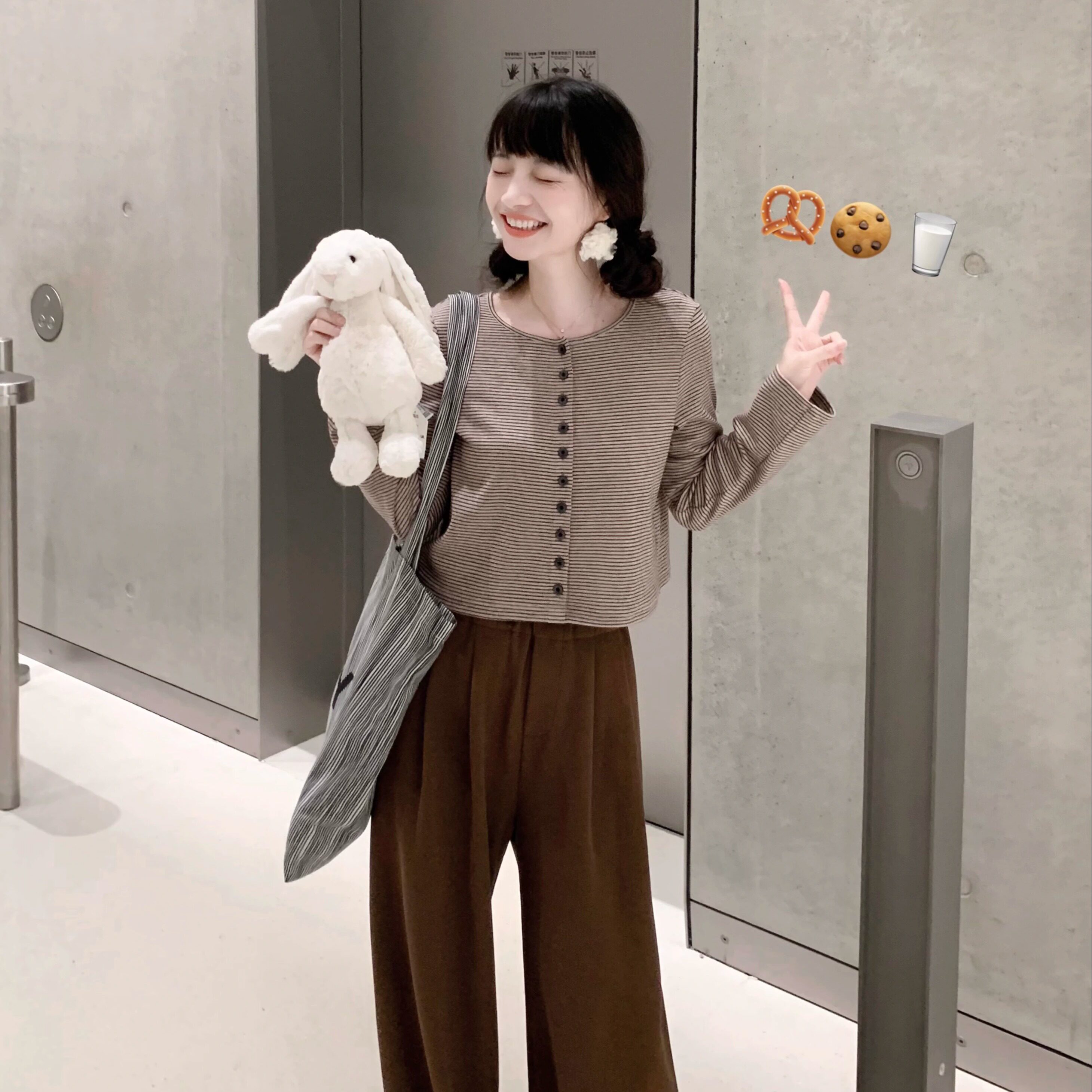 Emilyying2024秋冬板栗可可休闲百搭条纹多扣长袖针织T恤上衣图片