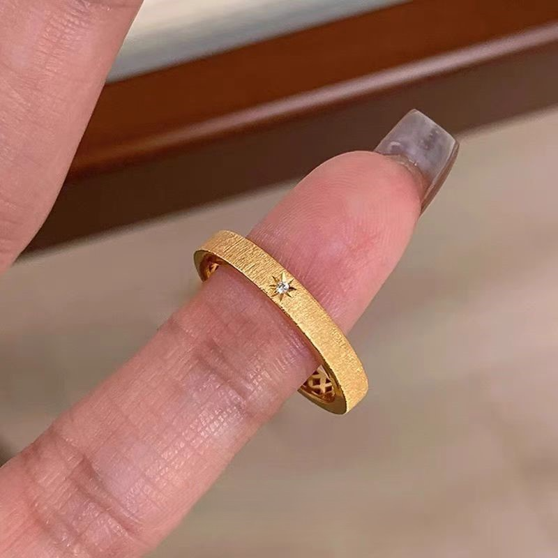 今饰有约拉丝小方钻星芒戒指女