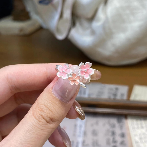 今饰有约新中式珐琅彩樱花戒指环
