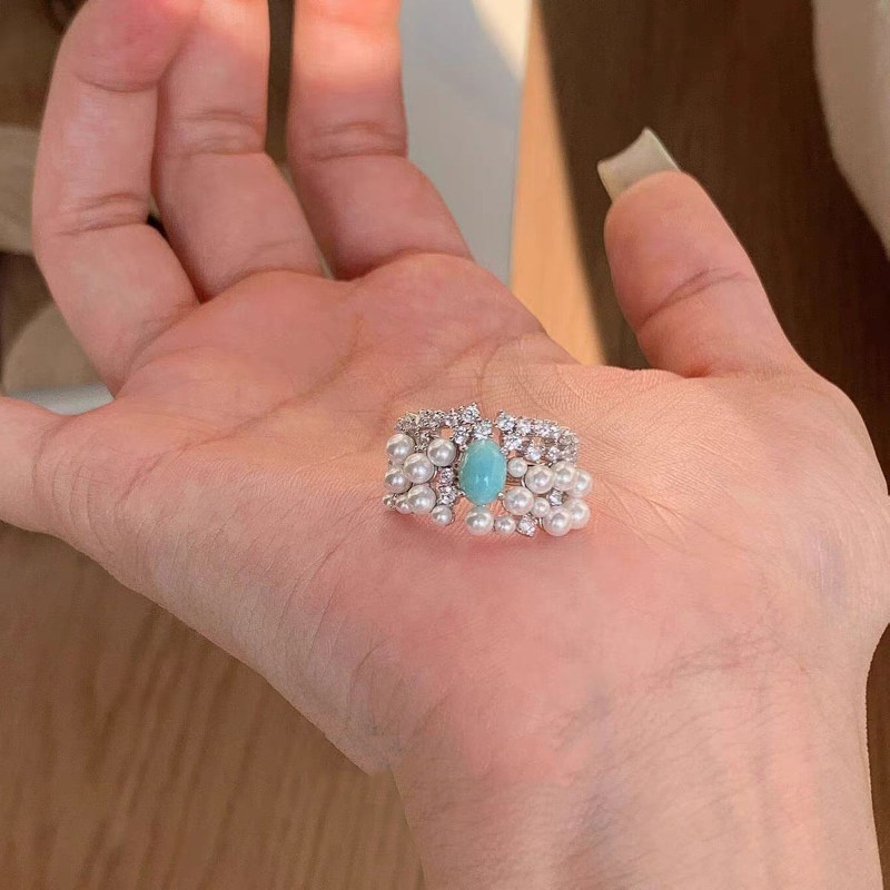 今饰有约蓝色椭圆仿珍珠戒指