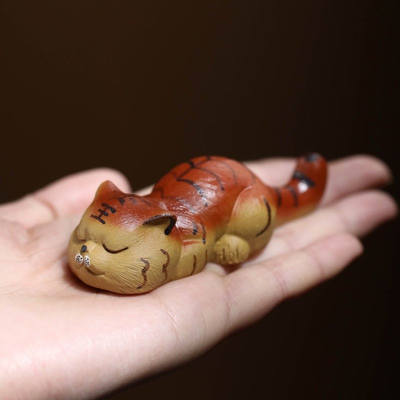 进口宜兴紫砂茶宠老虎摆件生肖拉毛泥绘小萌虎茶玩茶具桌笔架可养