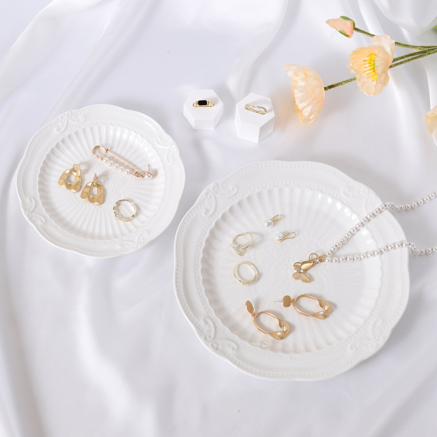 보석 접시 흰색 구호 세라믹 작은 디스크 보석 목걸이 귀걸이 선반 디스플레이 스탠드 보석 사진 소품