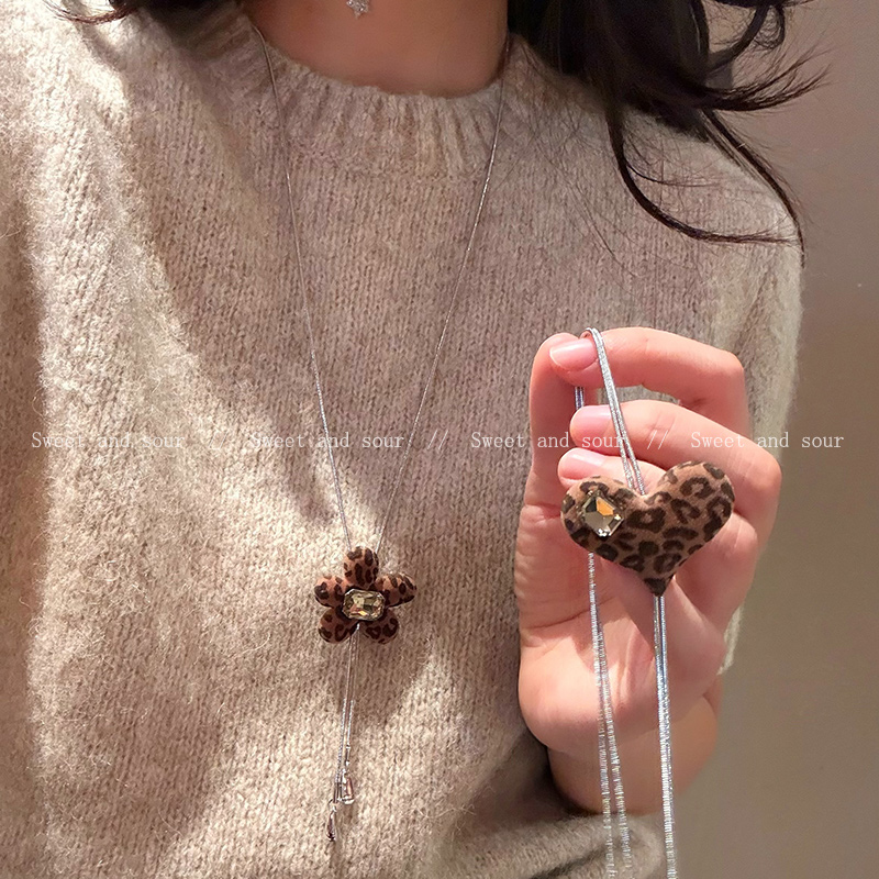 皮绳豹纹花朵爱心抽拉可调项链女小众设计感秋冬锁骨链卫衣毛衣链