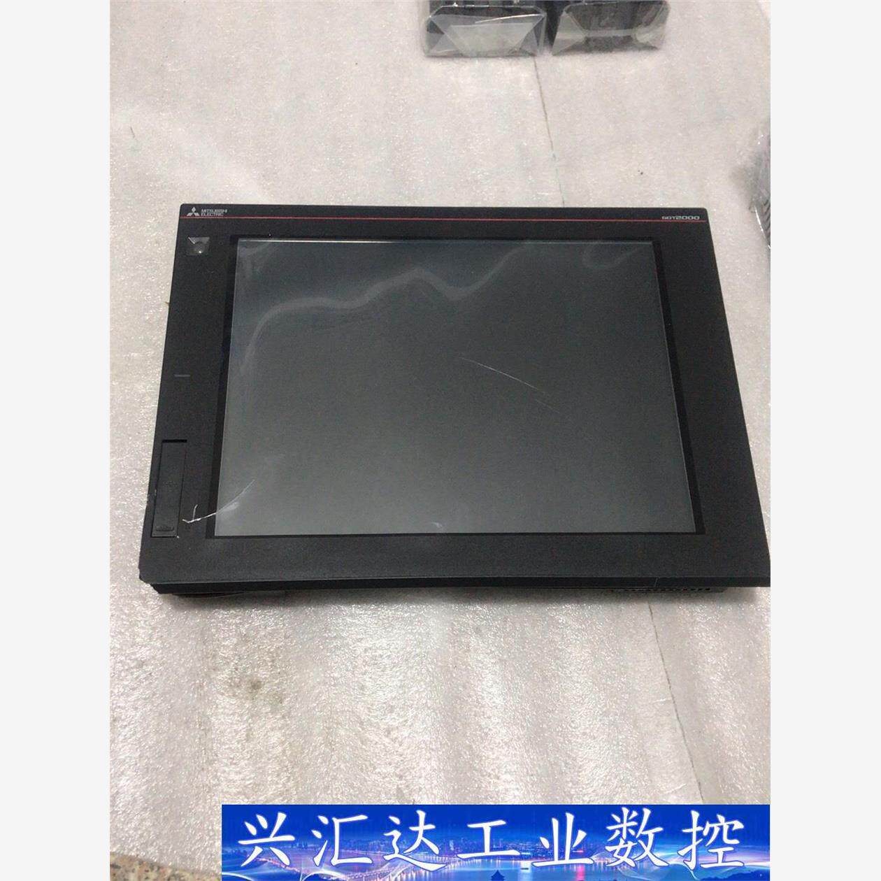 三菱触摸屏GT2715-XTBD二手拆机成色，不小心角上磕了 议价商品