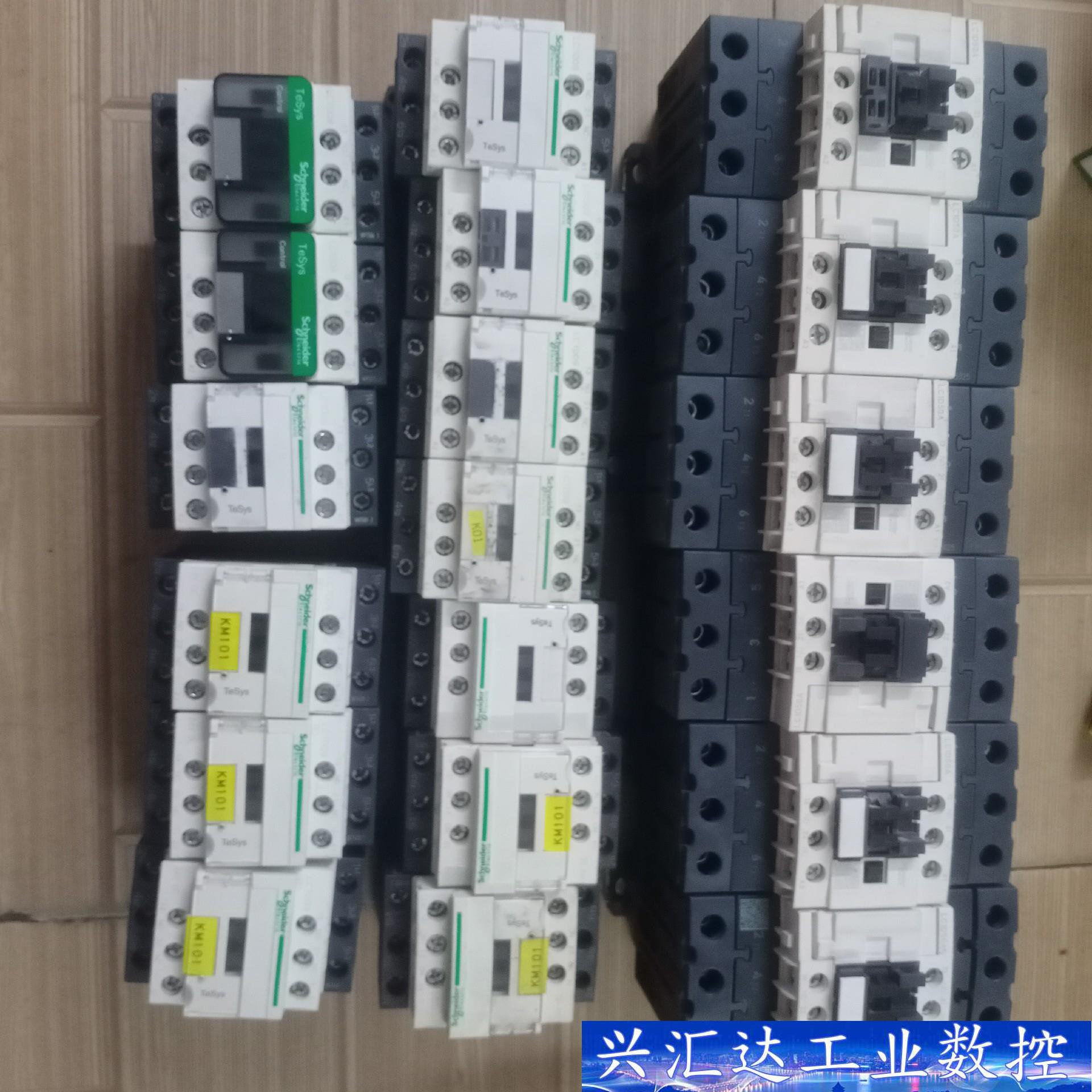 施耐德交流接触器LC1D50A 220V有6个,LC1D09  询价下单