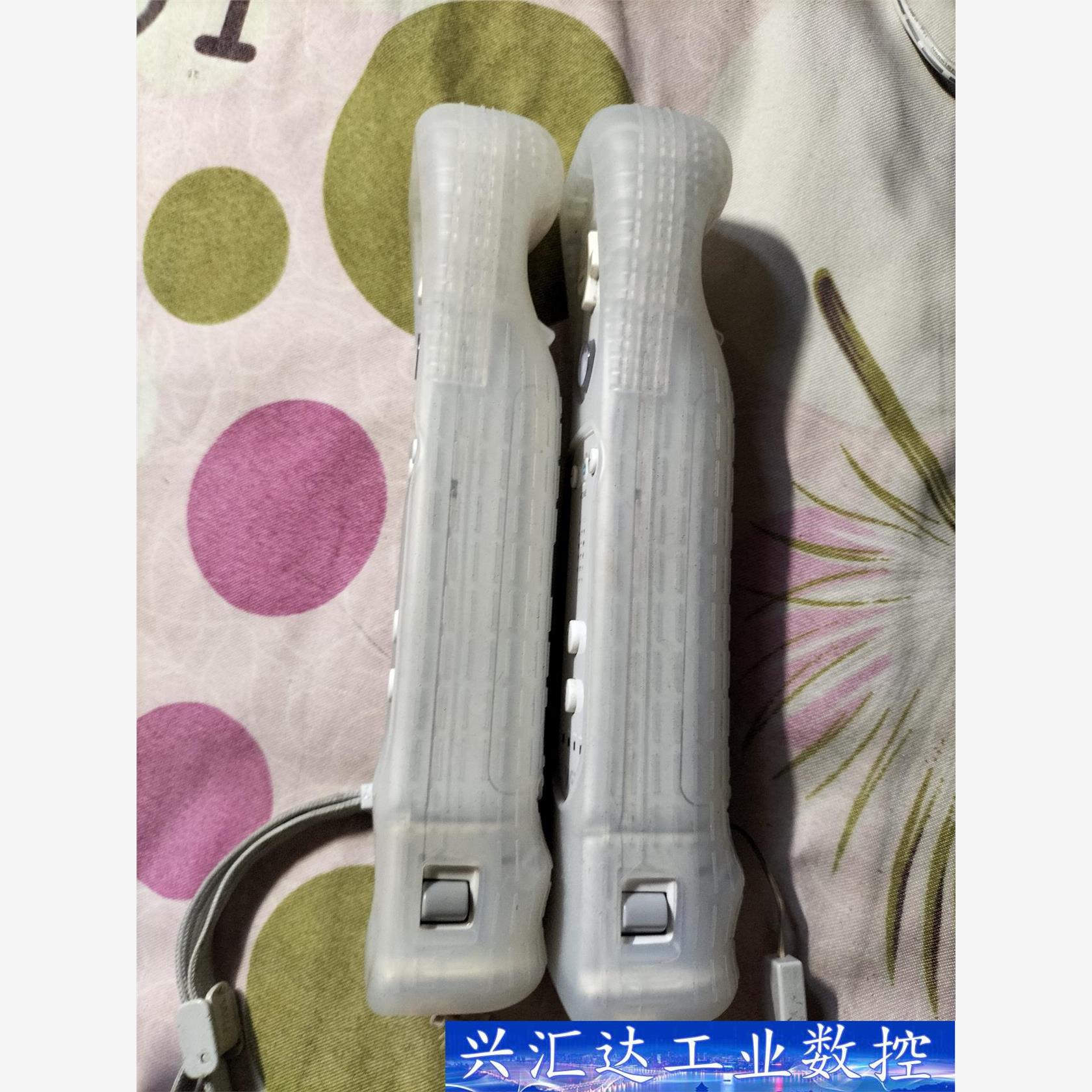 wii 原装手柄 直柄 功能正常。带加速器, 成色一般。  询价下单