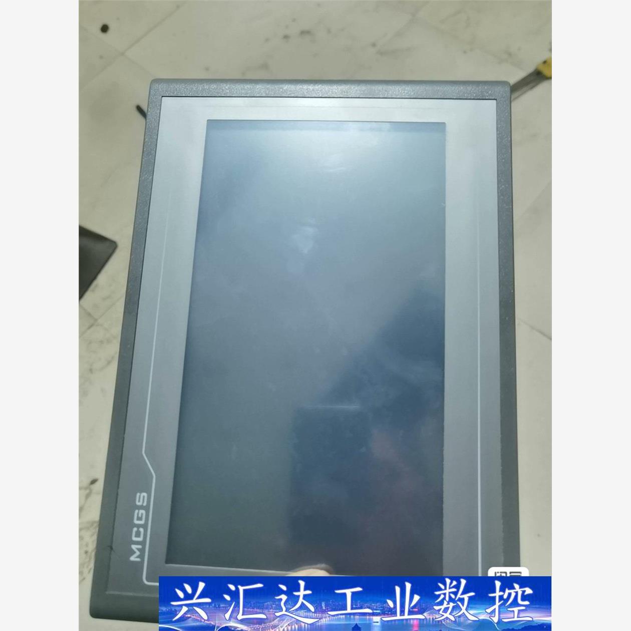 10寸嵌入式一体化触摸屏，型号TPC1061T，成色九九新， 议价商品