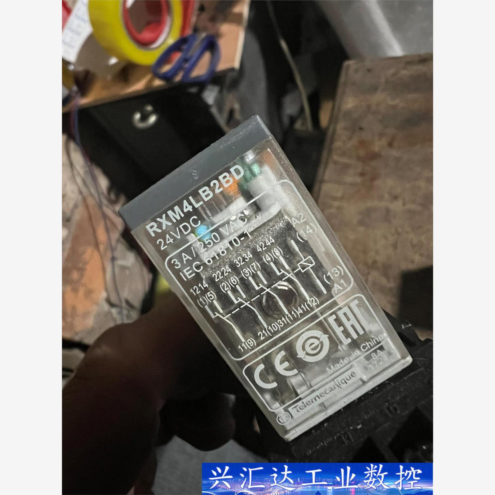 施耐德继电器rxm4lb2bd拆机，成色如图所示，漂亮，大  询价下单