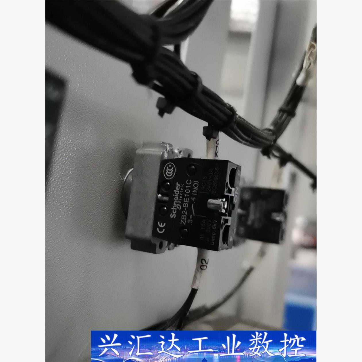 施耐德旋纽开关ZB2一BE10