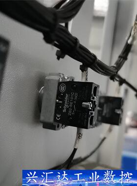 施耐德旋纽开关ZB2一BE101C，常开，仅装了下柜未使用  询价下单