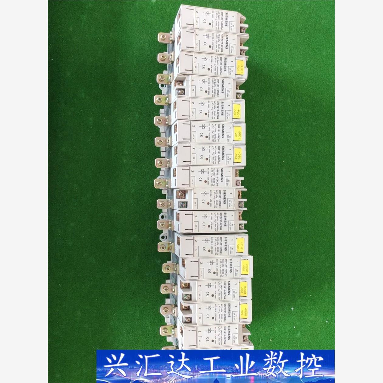 西门子固态3rf1211-0fc04一共15个成色如图，底座  询价下单