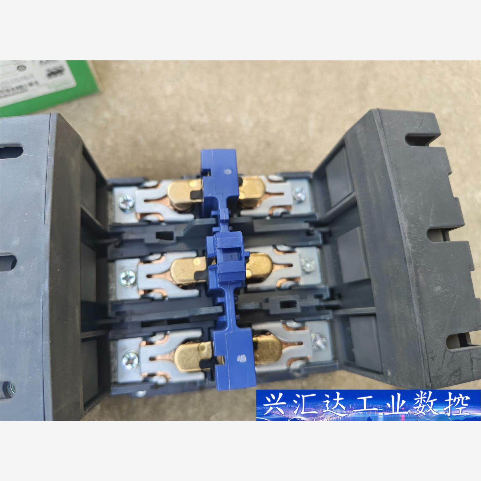 施耐德LC1D150接触器，线