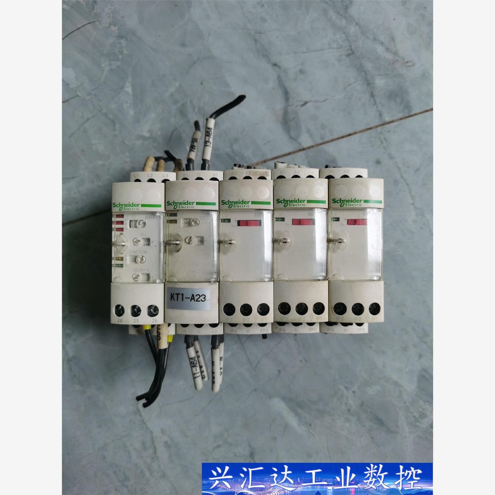 施耐德RM4TR32控制继电器一片， 议价商品