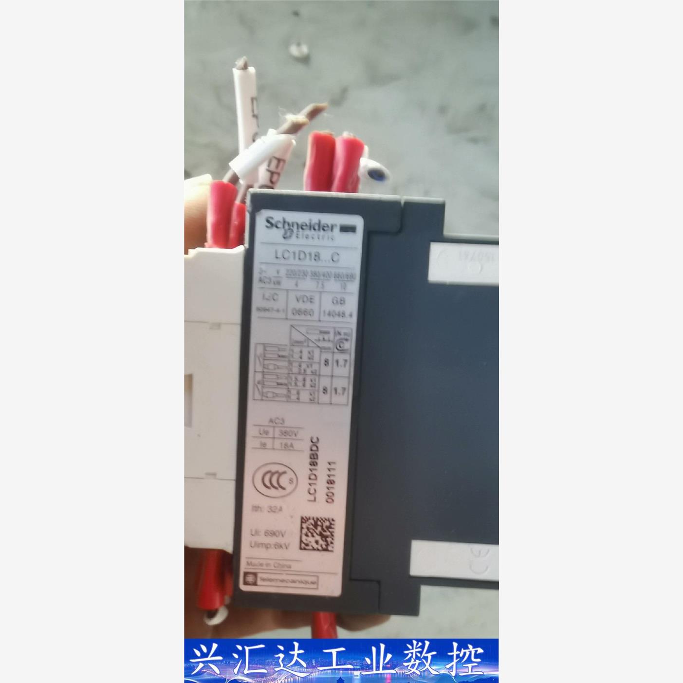 施耐德直流接触器:LC1D18BDC。实物拍摄成色如图,功  询价下单