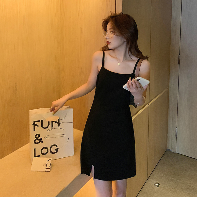 胡楚靚人間黑色開叉吊帶裙女法式性感小眾字吊帶連衣裙