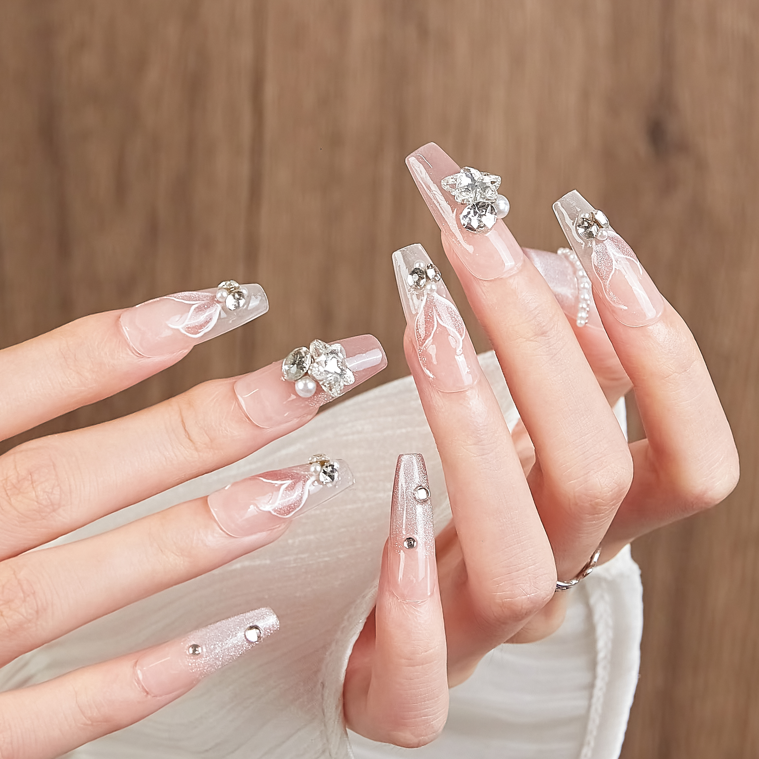 穿戴甲纯手工美甲2025新款高级感黄黑皮显白新娘拍婚纱照指甲贴片