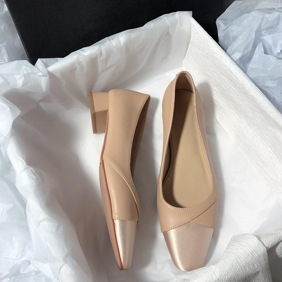 真皮拼接缎面中粗跟浅口单鞋女