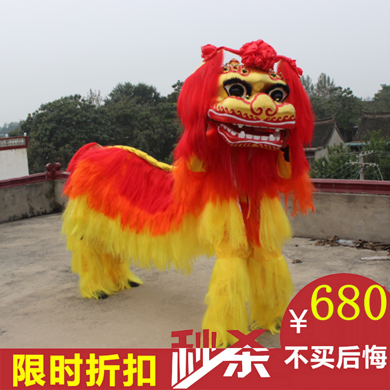 此款宝贝为双人舞狮道具，加厚狮子头重2.5公斤左右，内径为60公分左右，舞狮皮长约2.2左右，购买一套舞狮道具清单有一个舞狮头，一张舞狮皮，一件上衣和两条舞狮裤，有单人狮子，北京笑脸狮，北狮，购买一对，加送一个绣球。 新疆 西藏 港澳台不包邮哦 拍下的亲要联系客服补运费差价哦）