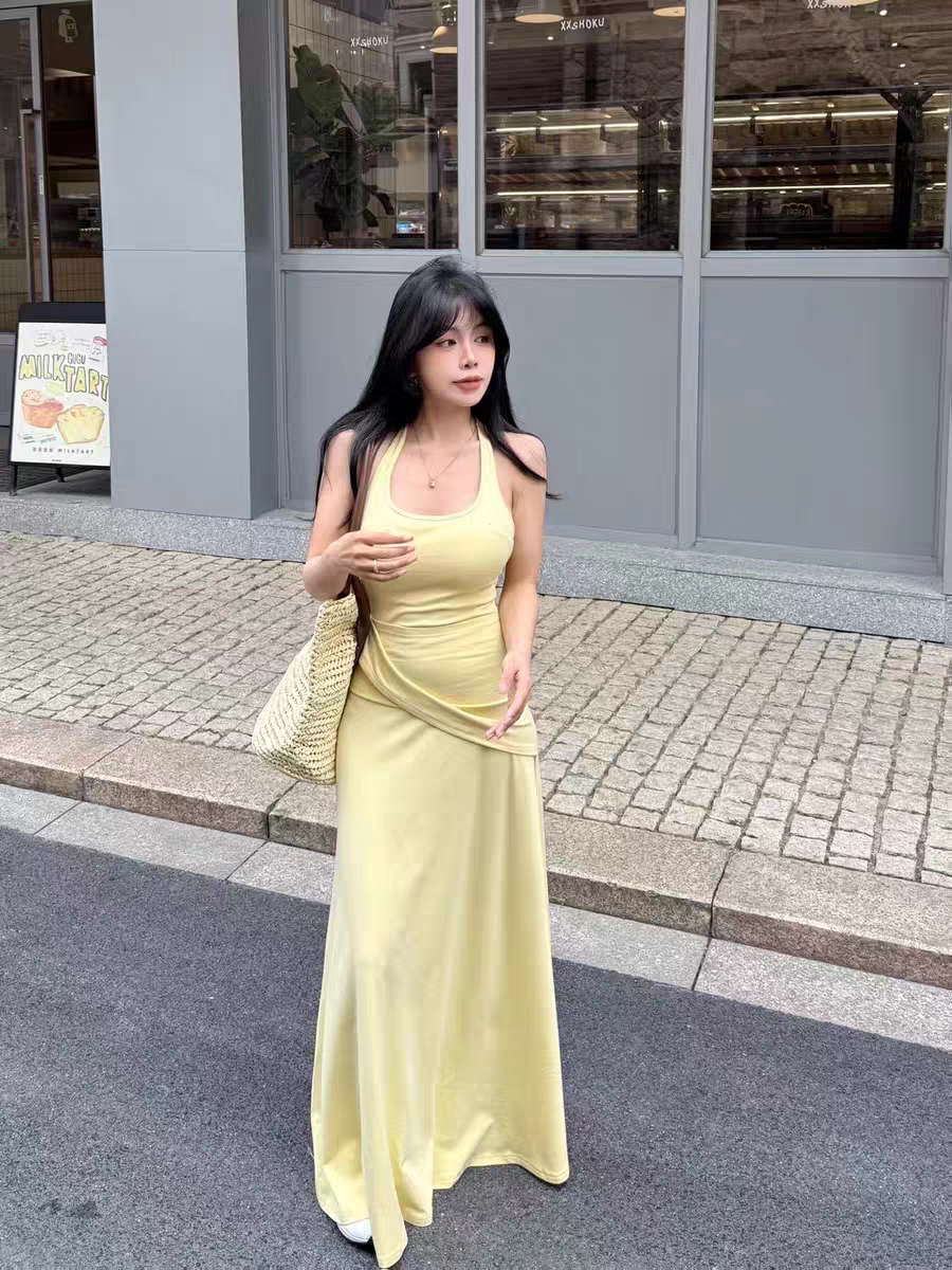 MH家 设计感别致褶皱气质吊带连衣裙女2026春季显瘦A字裙长裙