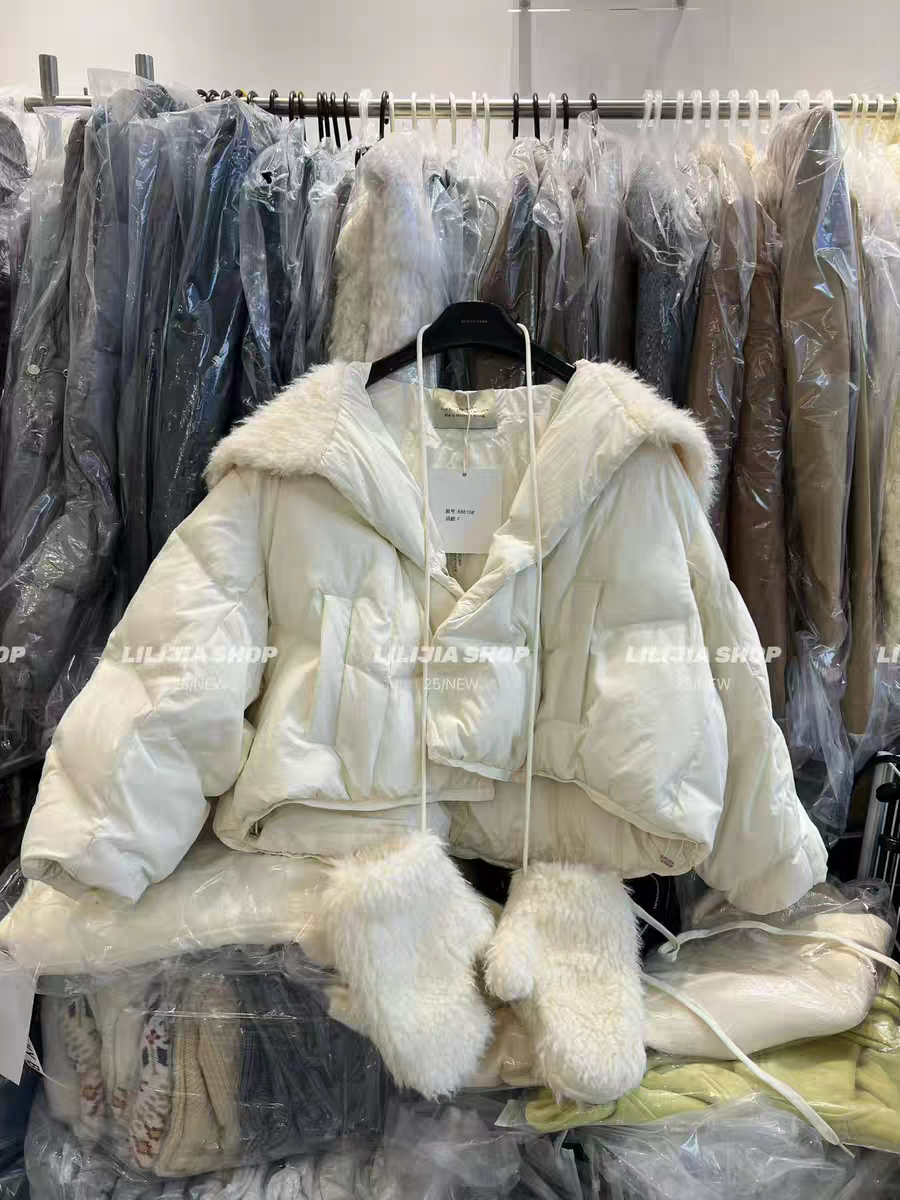 MH家 2025冬季超大羊羔毛翻领抽绳收口宽松羽绒服外套女配手套