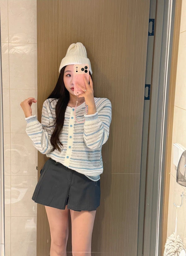 MH家 2026新款韩版宽松显瘦百搭单排扣彩色条纹长袖毛衣女上衣
