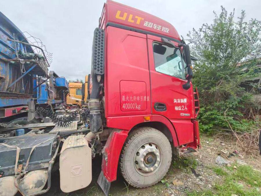 3月7日鹤壁车牌号为豫FC5393号豪徐工牌重型半挂牵引车一辆、车牌号为豫FK692号的华诚达牌重型自卸半挂车一辆网络拍卖公告