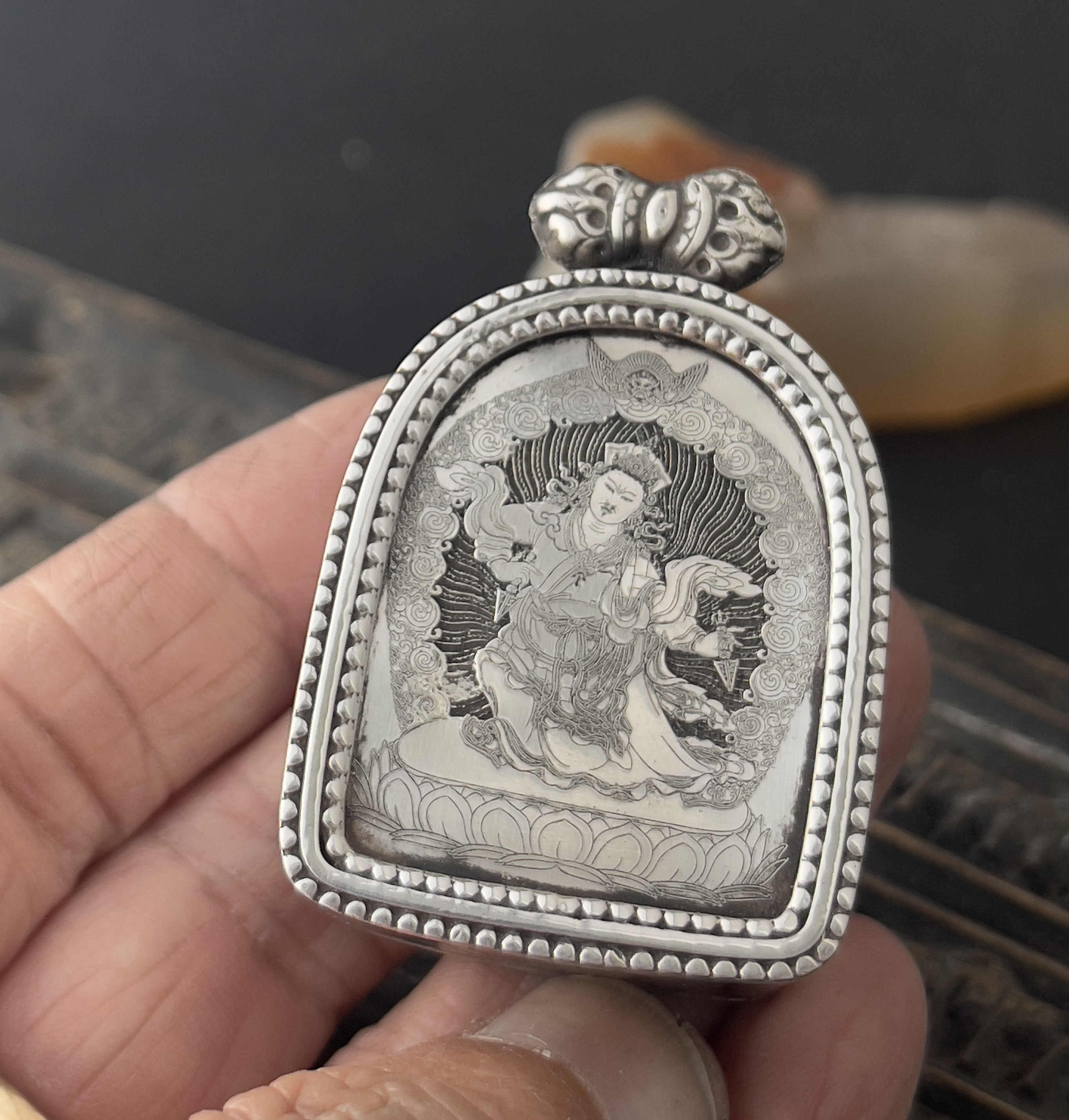 尼泊尔纯银覆灭莲花生大师嘎乌盒