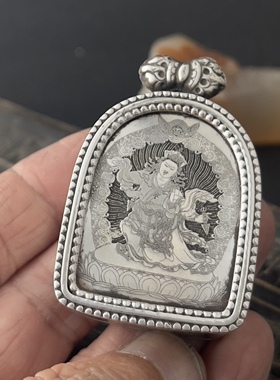 尼泊尔纯银覆灭莲花生大师嘎乌盒