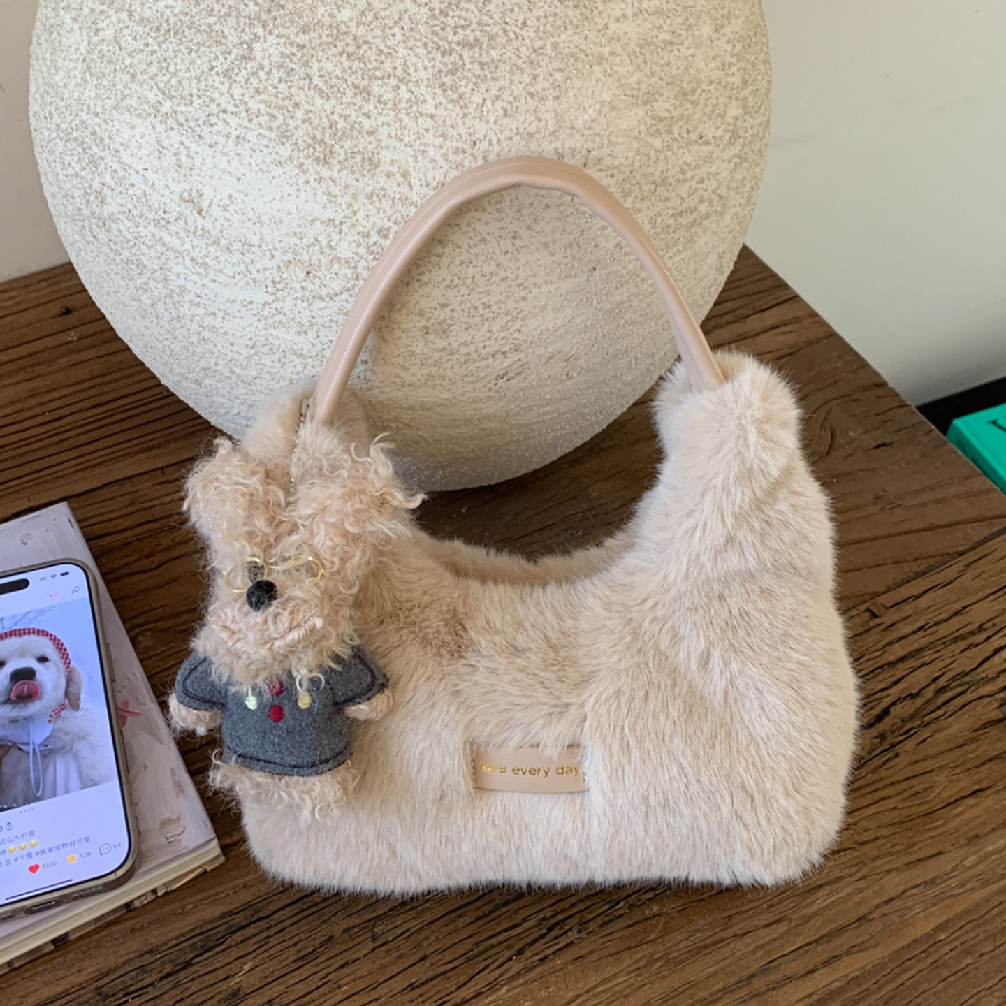 超火洋气毛绒包包女2026新款毛毛手提包百搭斜挎包小众可爱小拎包