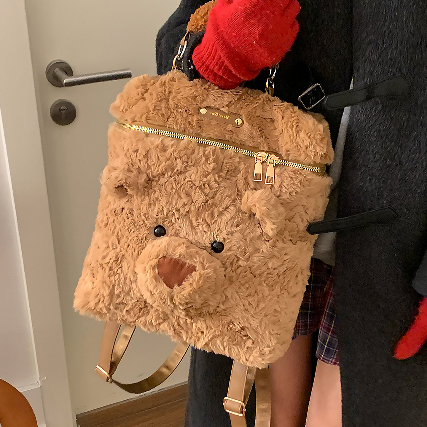 巴塞罗那小熊毛绒通勤双肩包新款