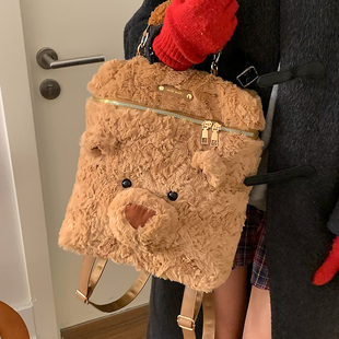 巴塞罗那小熊可爱双肩包女2026新款秋冬少女通勤圣诞节礼物毛毛包