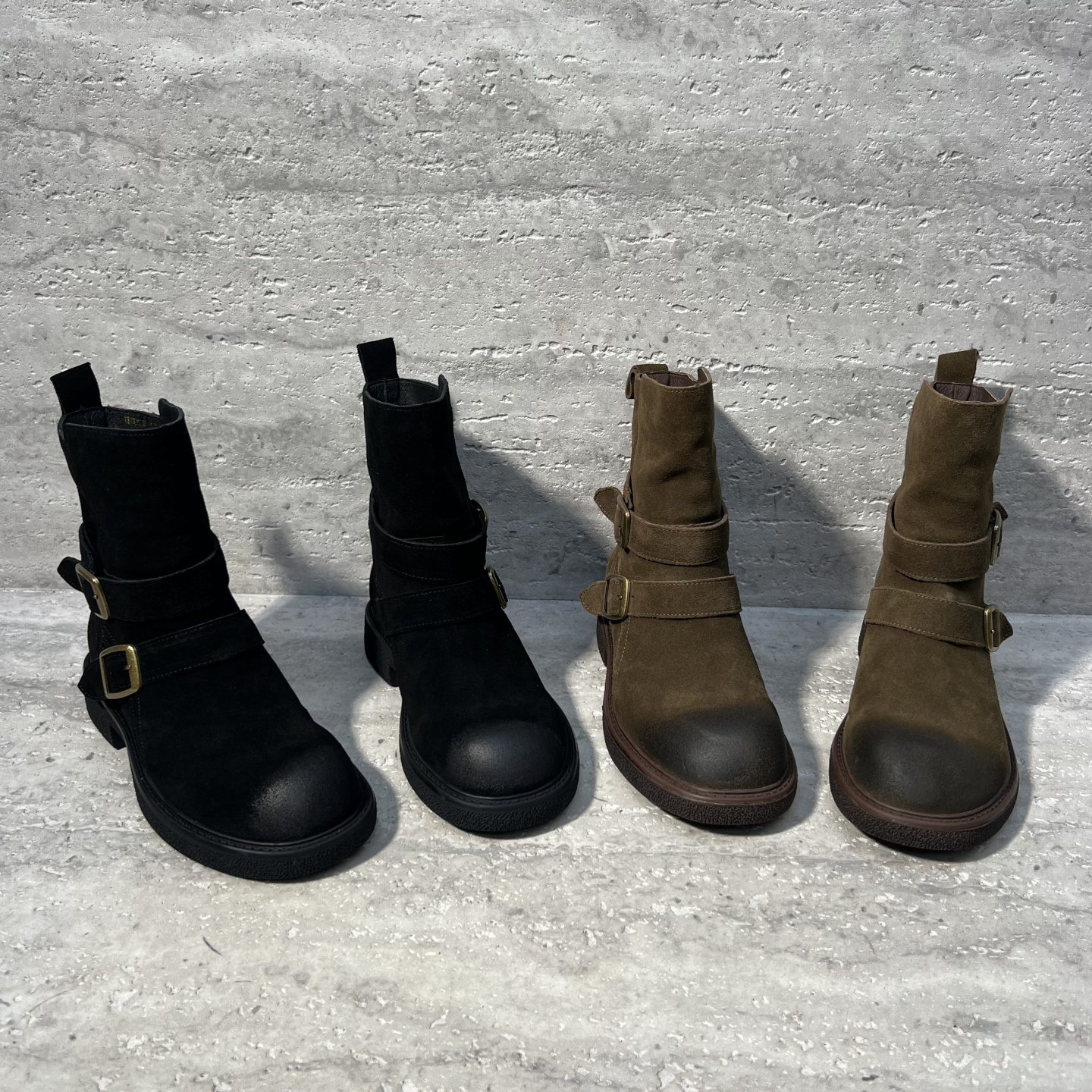 牛反绒粗跟皮带扣套筒马丁靴短靴