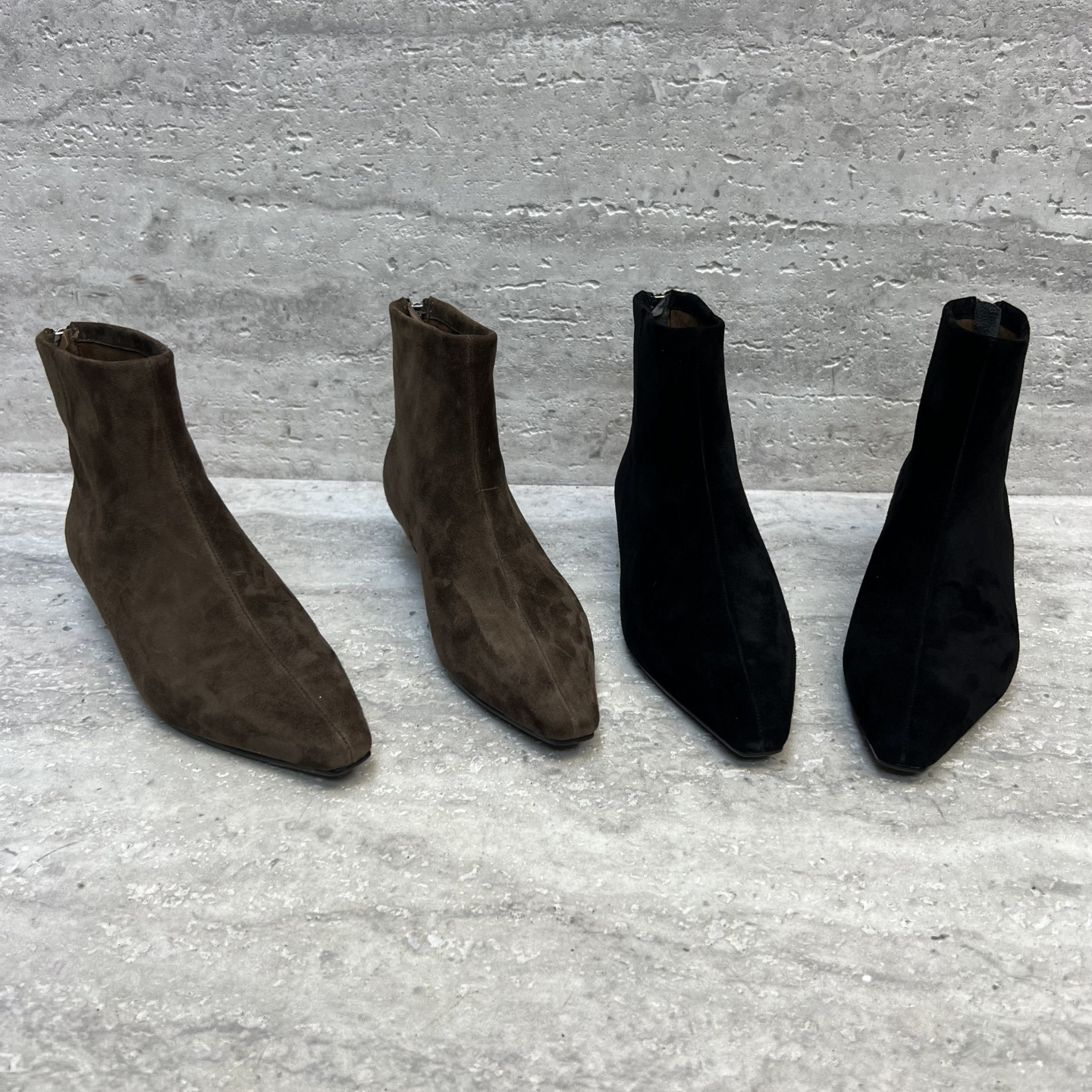 羊猄皮尖头粗跟后拉链时装靴短靴